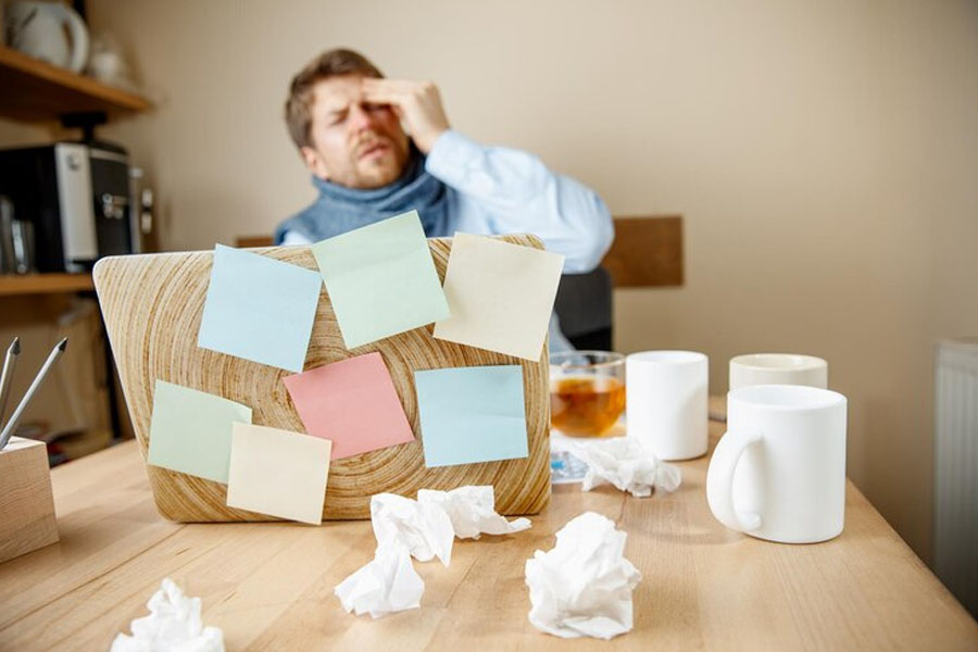 O número de pessoas que trabalham longas jornadas em todo o mundo aumentou com o tempo, atingindo cerca de 479 milhões de trabalhadores e trabalhadoras, ou 9% da população mundial. Imagem Freepik